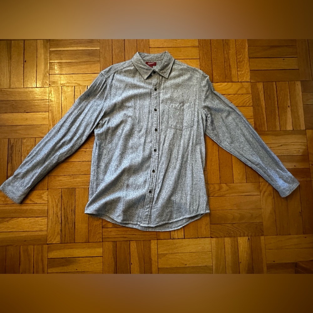 Men’s Casual Button Down Size Medium